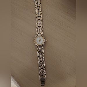 Ladies Anne Klein two tone gold silver wristwatch. Metal links. New battery.